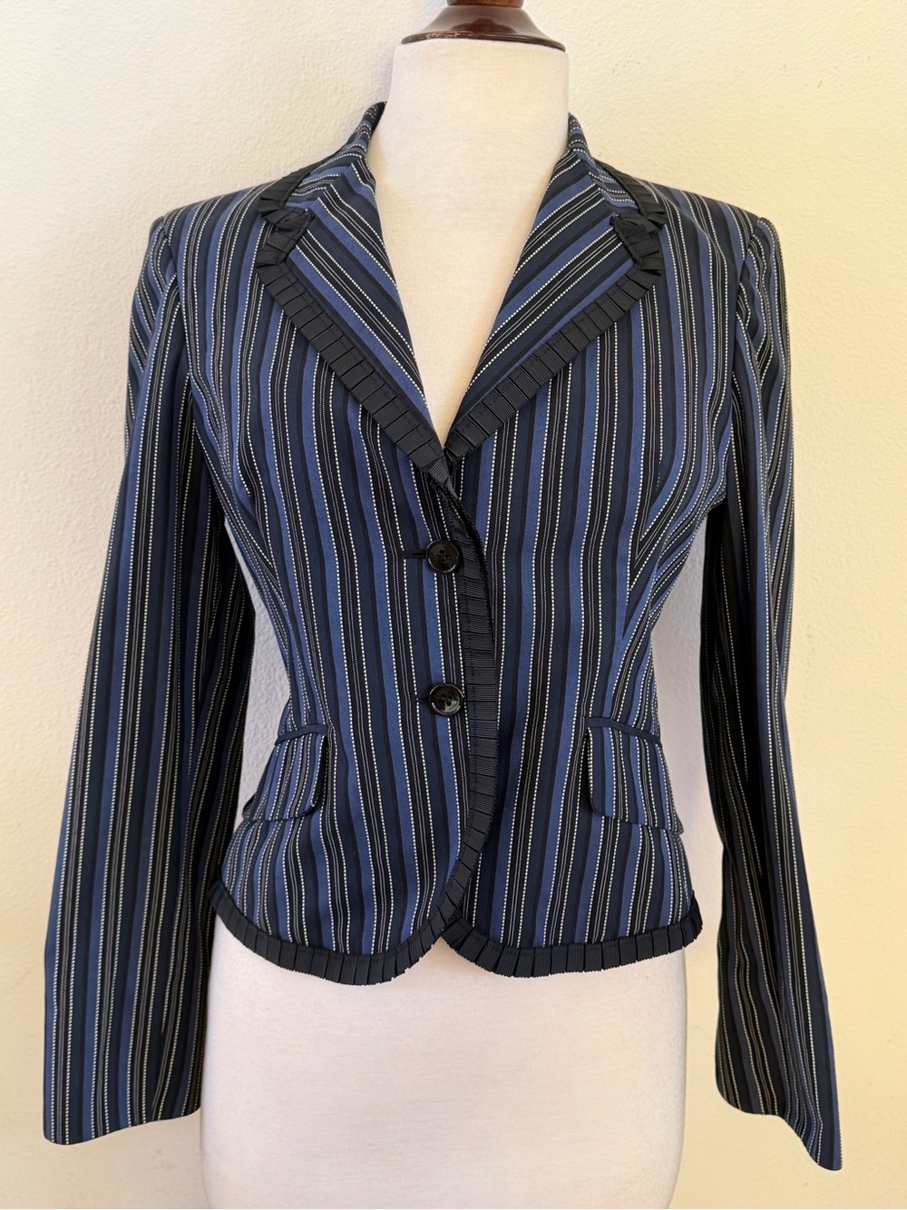 Alexander McQueen Vintage Pinstripe Grosgrain Trim Blazer Made in Italy size 6